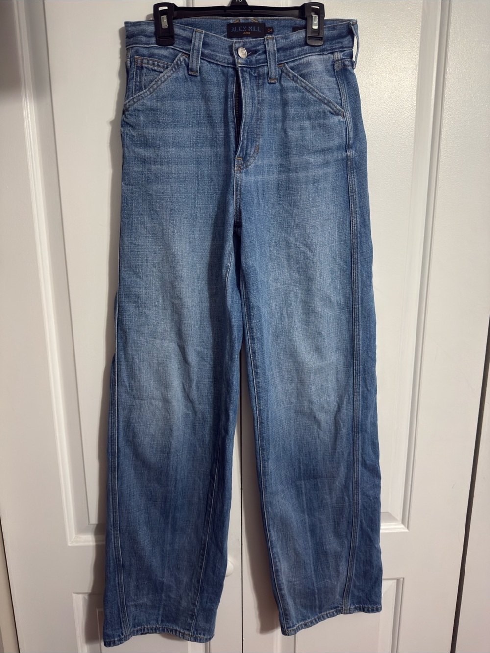 Alex Mill High-Rise Wide Leg Jeans in a light-medium blue wash/ Size 24